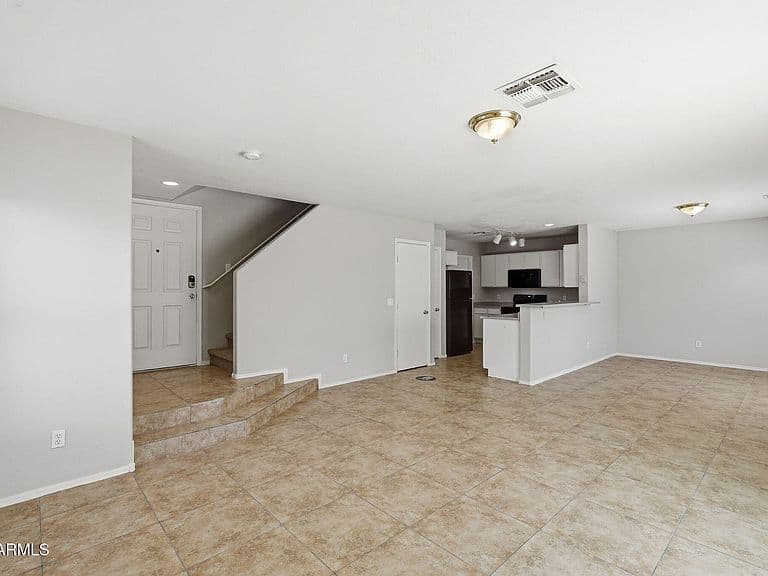 11239 W ROMA Avenue photo 3