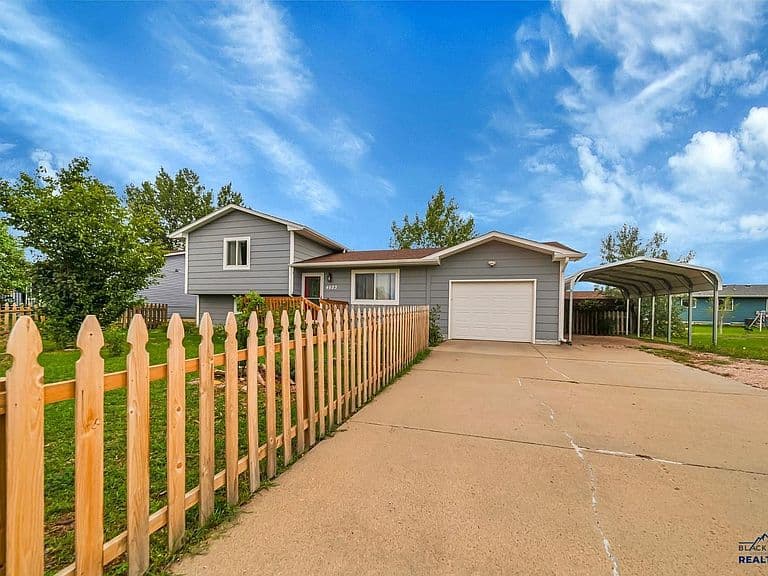 4623 Trail Dr photo 1