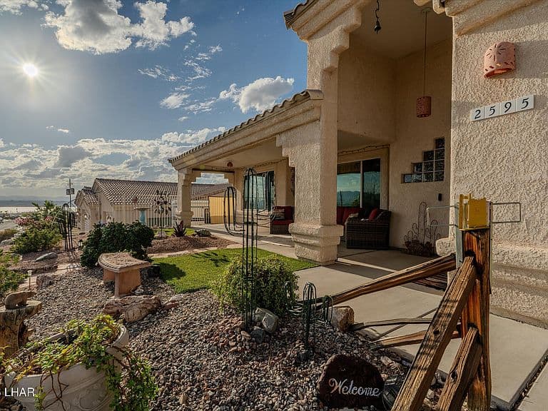 2595 Palisades Dr photo 5