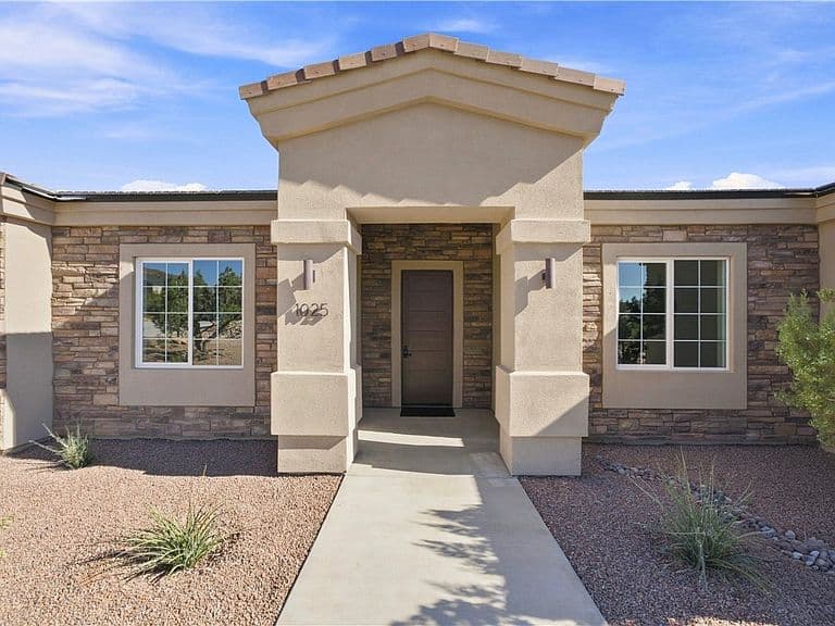 1025 N Juniper Hills Court photo 3