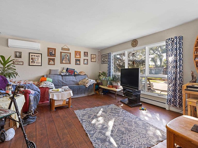 2212 Elmhurst Dr photo 3