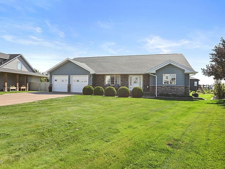 1525 Creekside Dr W photo 4