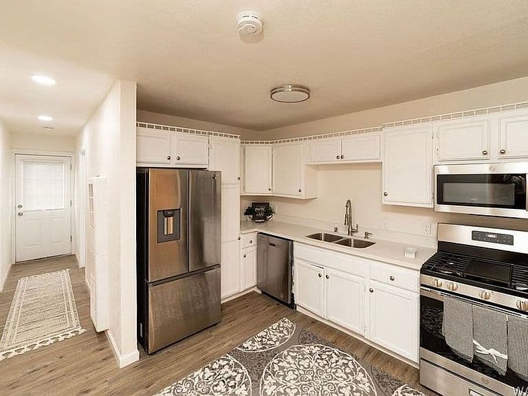3264 E Leroy Ave photo 5