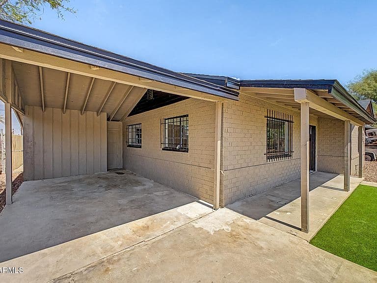 122 W ROESER Road photo 4