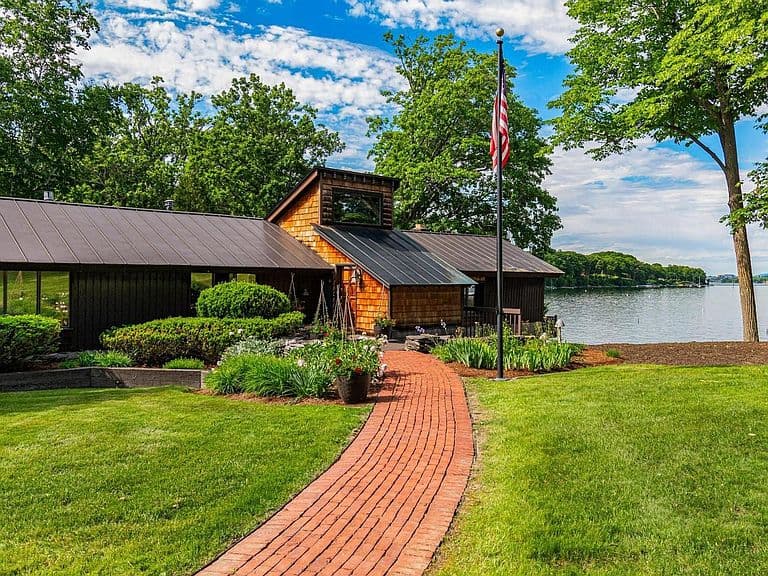 3544 Harbor Road photo 1