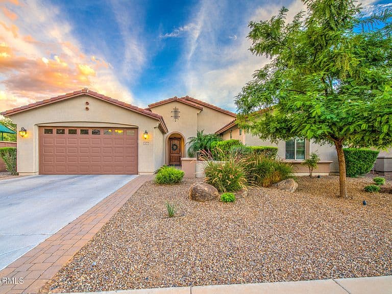2471 E CRESCENT Way photo 1