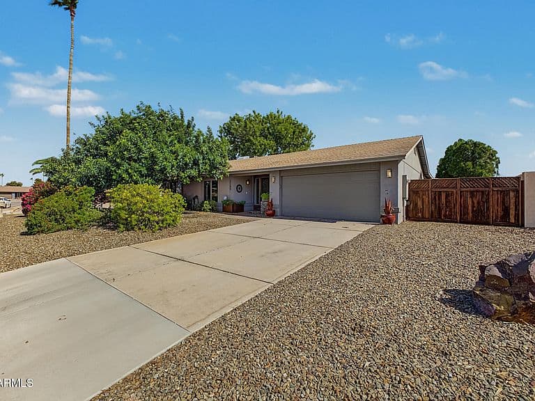 2109 N TAMARISK Street photo 4