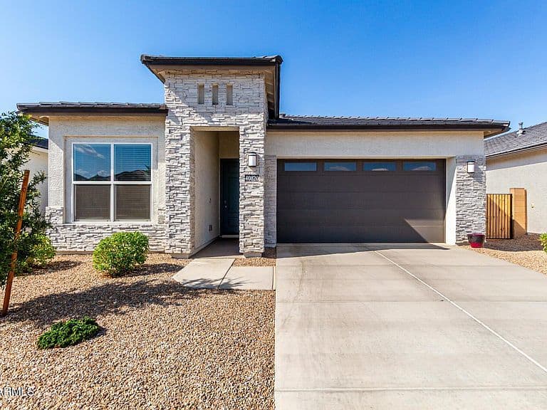 40820 W HILLMAN Drive photo 1