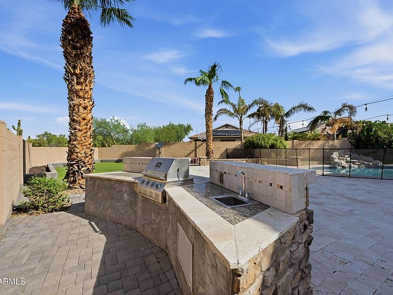 2546 W Cordia Lane photo 2