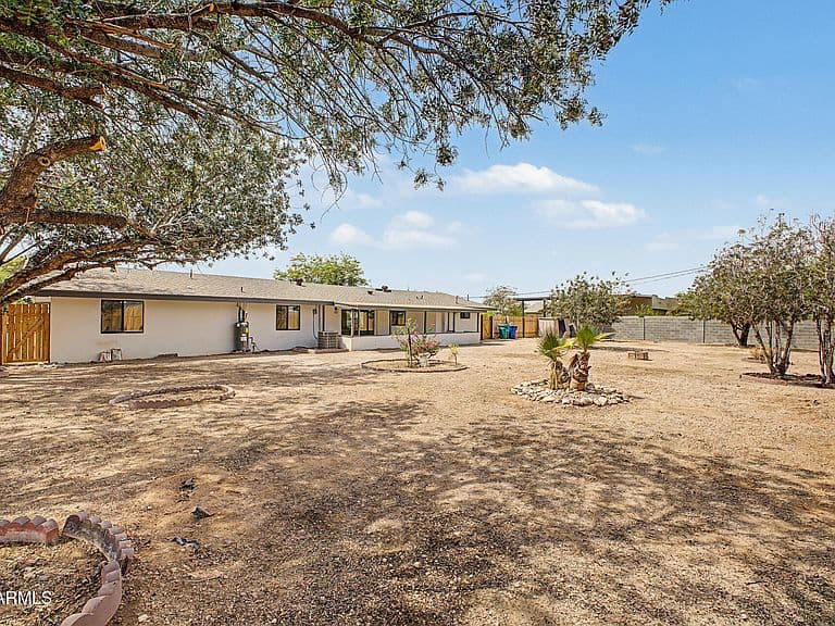 6416 E HOLIDAY Drive photo 1