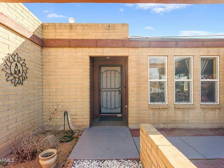 4850 E FOOTHILLS Drive photo 4