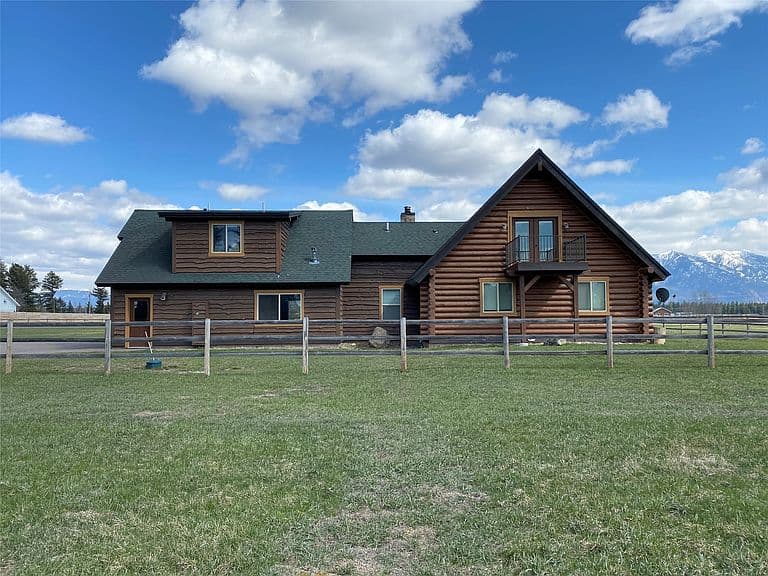 1040 Cowboy Way photo 3