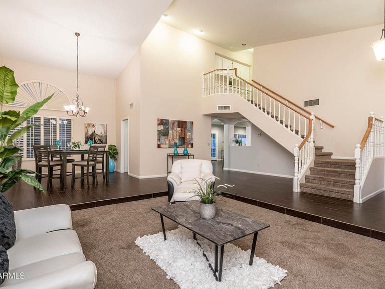 1832 E WINDMERE Drive photo 3