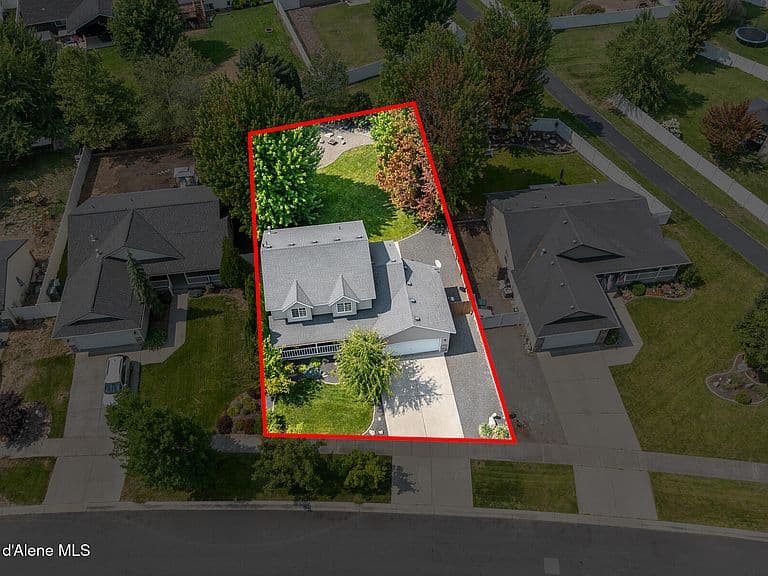 2411 N Mackenzie Dr photo 2