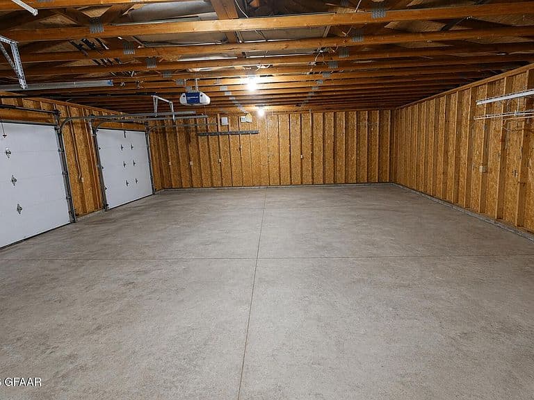 205 Arnold Ave photo 3
