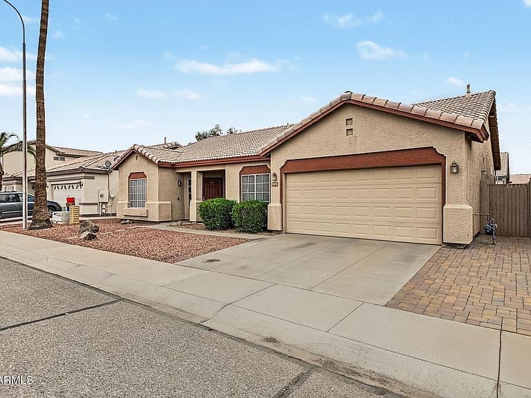 1723 E CONSTITUTION Drive photo 4