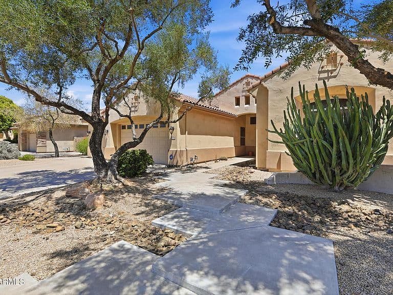 8056 W LOUISE Drive photo 5