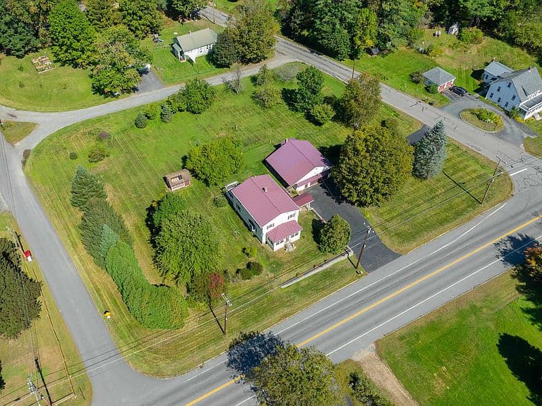 557 Main Street photo 4