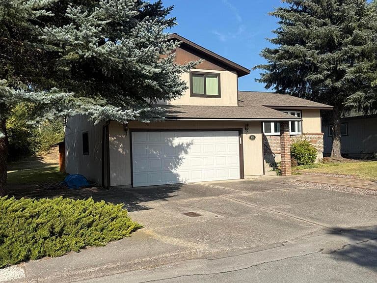 409 Emerald Dr photo 3