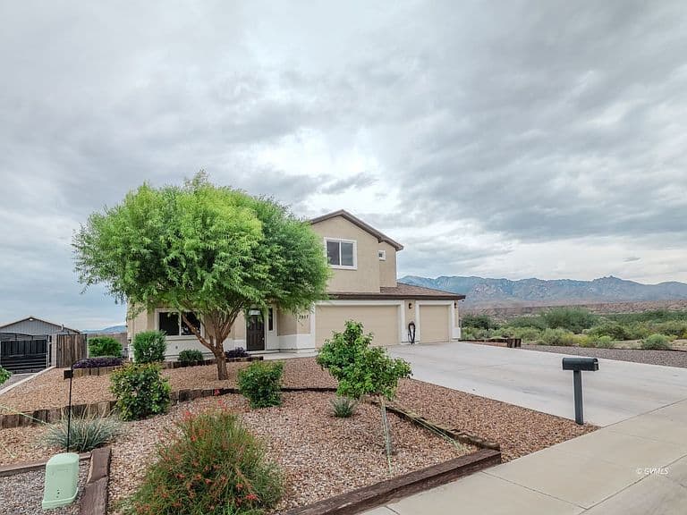 3957 W Valley View Rd photo 2