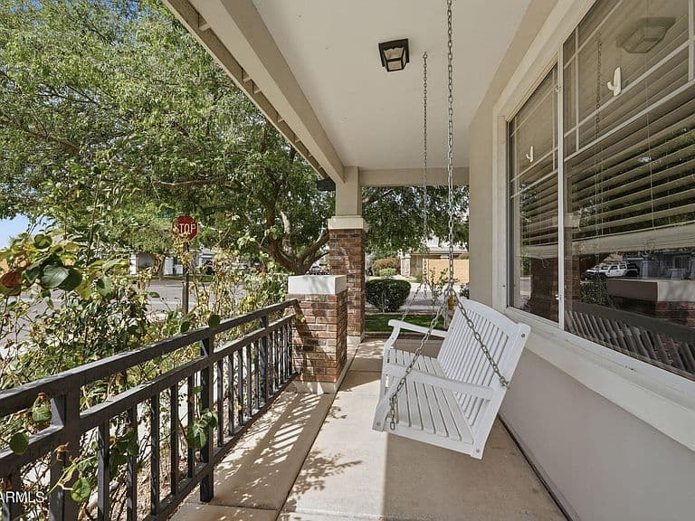 2634 E DEL RIO Street photo 4