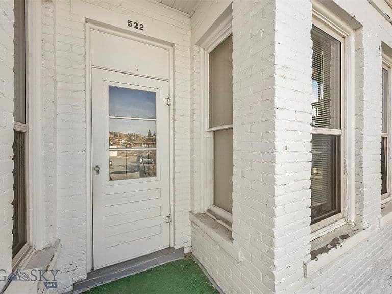 522 W Park St photo 2
