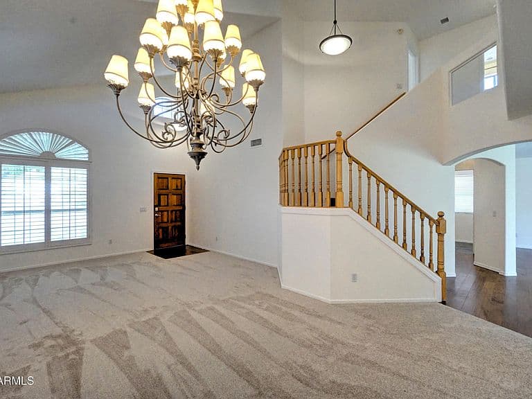 4402 E DESERT WIND Drive photo 3
