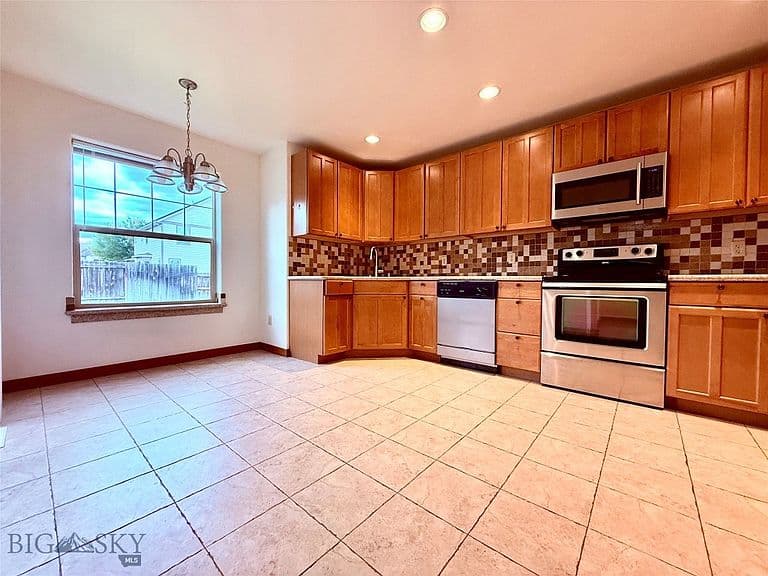 4662 Glenwood Dr photo 5