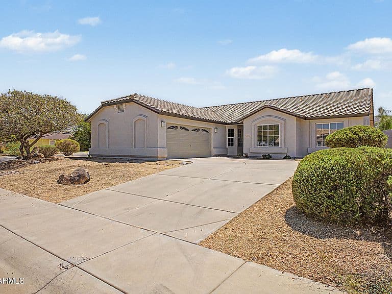 1325 E CONSTANCE Way photo 3
