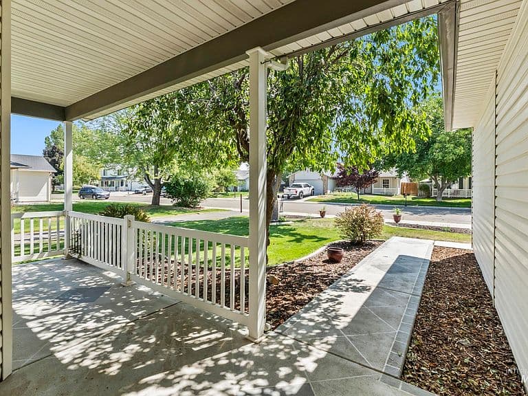 214 E Screech Owl Dr photo 2