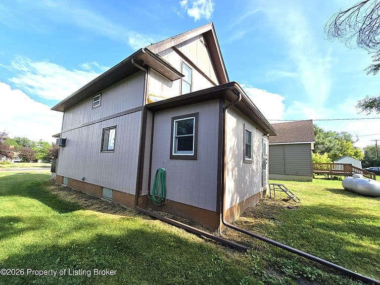 307 3rd Ave W photo 4
