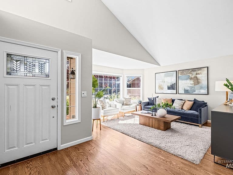 14026 W Bunkerhill St photo 4