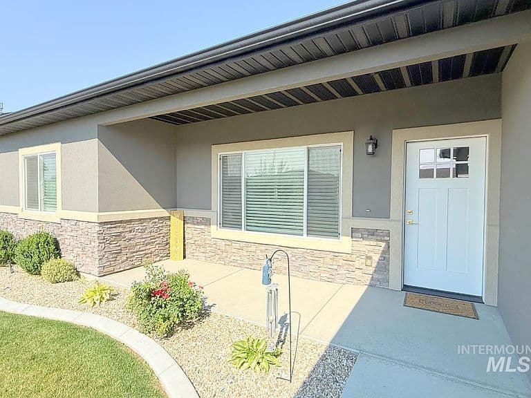 1367 Shelbi St photo 3