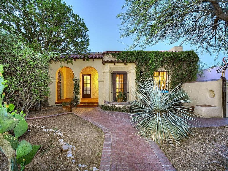 1916 E 9th St photo 3