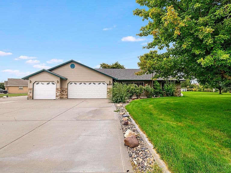 456 Sunridge Dr photo 1