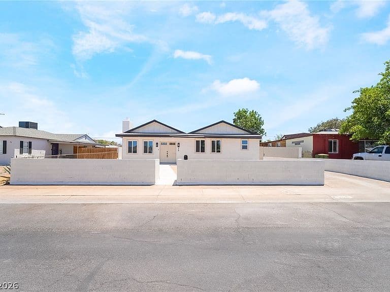 39 Lowery St photo 2