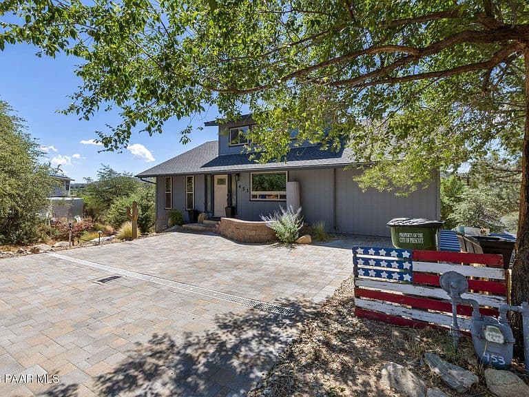 453 Pioneer Dr photo 3