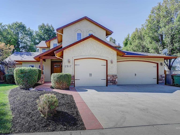 2517 E Nakano Dr photo 1