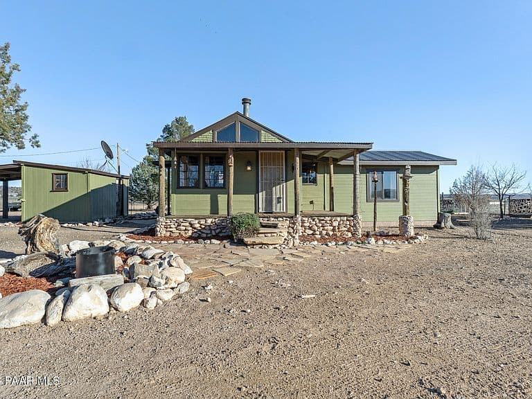 685 W Iris Rd photo 3