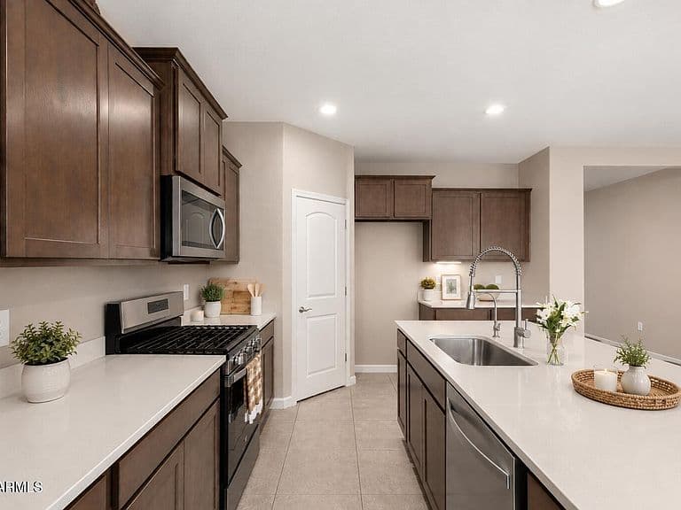29966 W EARLL Drive photo 5