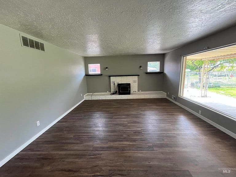 1340 Lawndale Dr photo 2