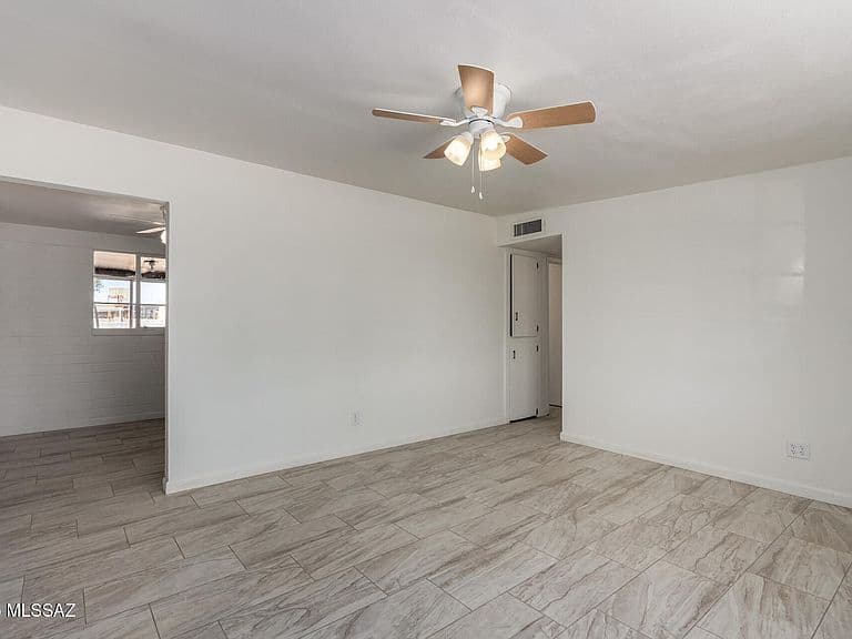 1214 W Kleindale Rd photo 2