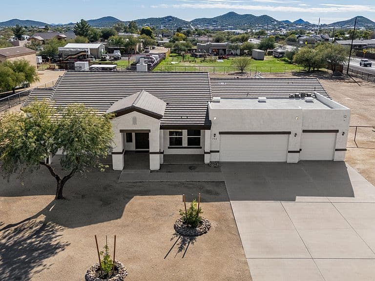 711 E CLOUD Road photo 2
