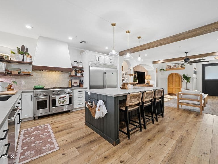 2662 E VALENCIA Street photo 3