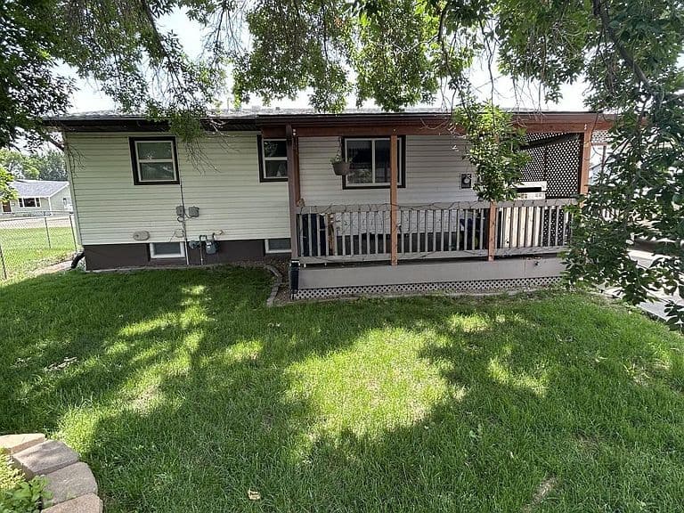 403 Linden Ave photo 2