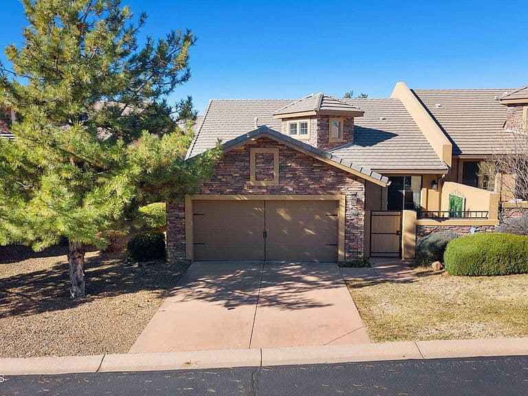 1242 Crown Ridge Dr photo 2