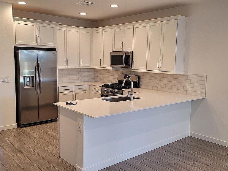 73 E Capricorn Way photo 2