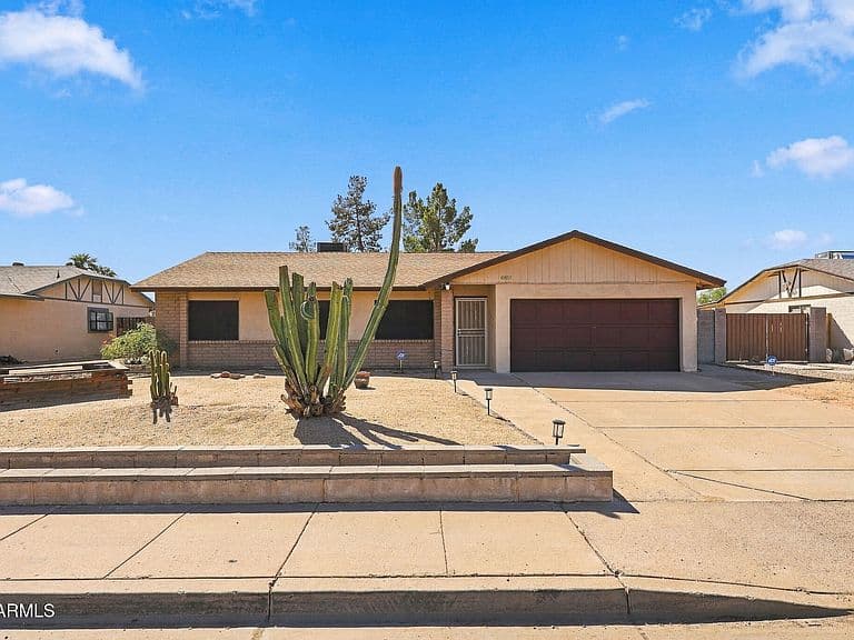 10809 W CAMPBELL Avenue photo 1