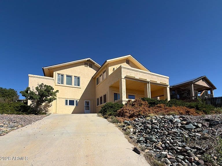 1530 N WARREN Drive photo 1