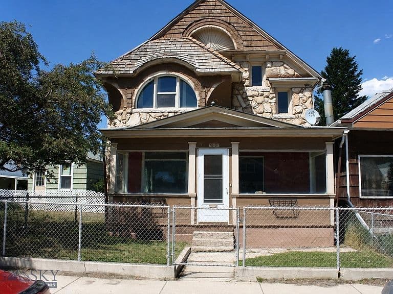 608 E Commercial Ave photo 1